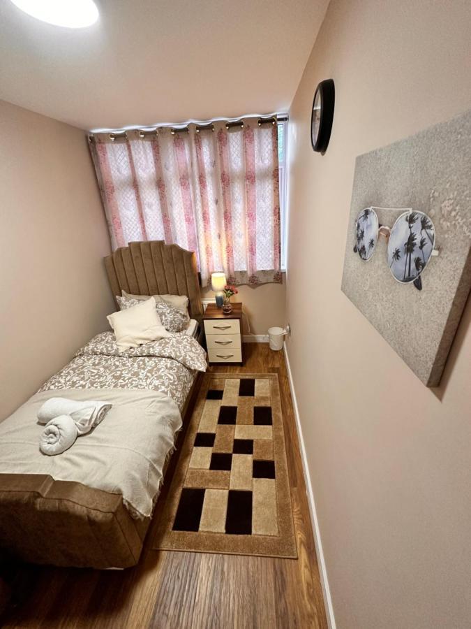 Pensión Canary Wharf Single Double And En-suite *