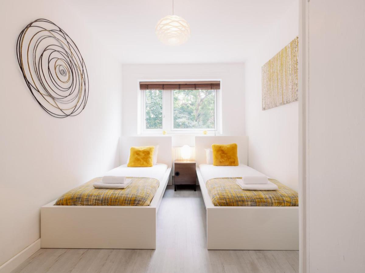 Spacious Flat In South With Balcony - Pass The Keys Londen