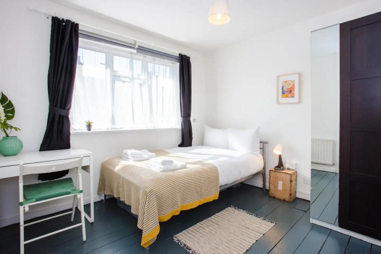 Vakantiehuis Stylish 4bd House With Private Garden - Stratford Londen