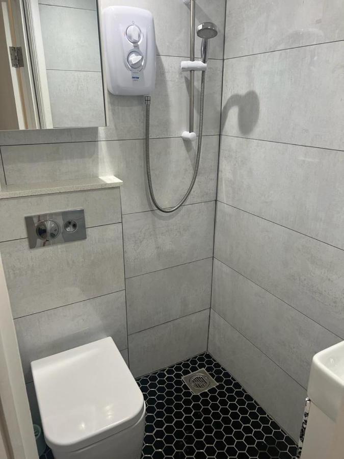 Queenstown Road Studio Flat *
