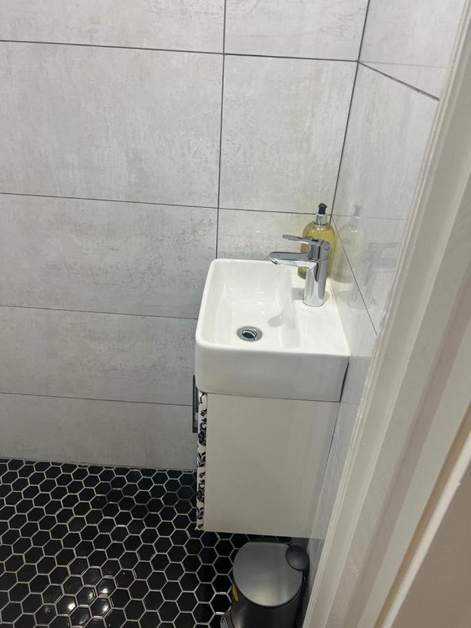 Apartamento Queenstown Road Studio Flat Londres