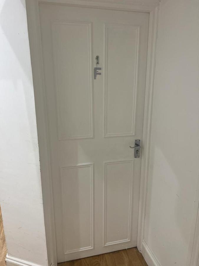 Queenstown Road Studio Flat * Londres