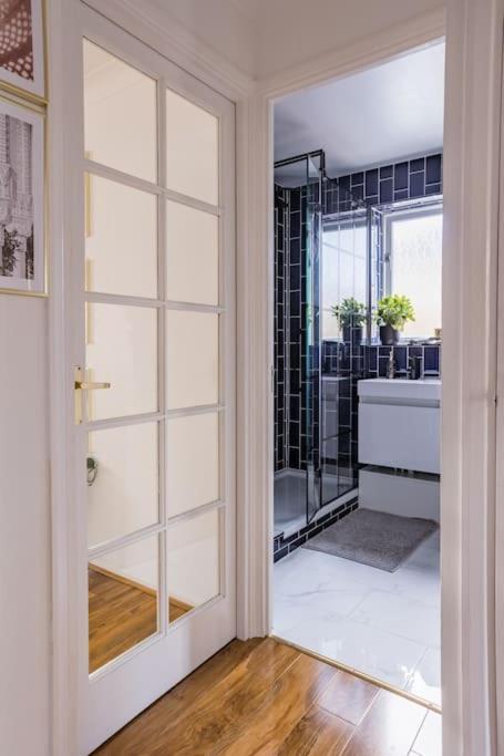 Bright &spacious One Bedroom Flat Off Canary Wharf Apartamento