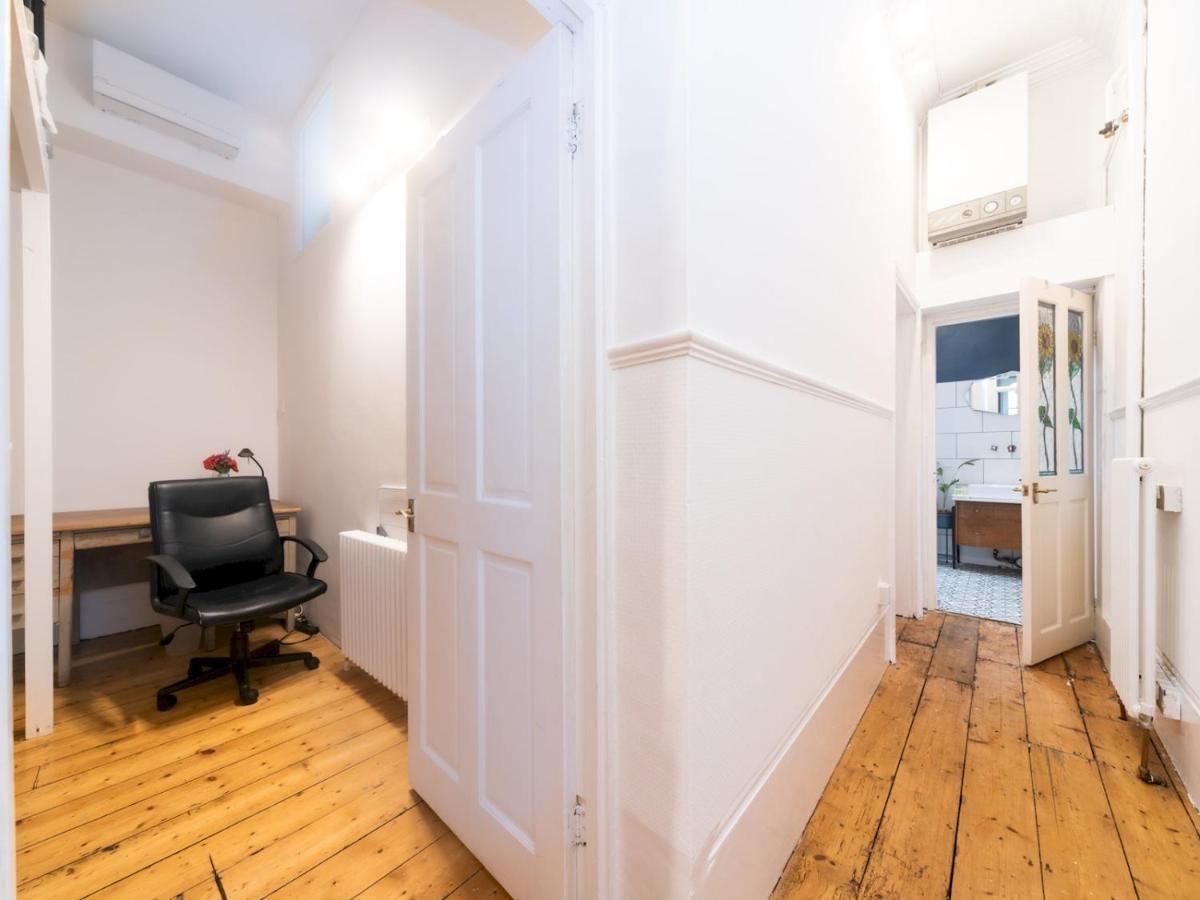 Pass The Keys Rustic And Quirky Flat In Charming Charlton Village Apartamento *