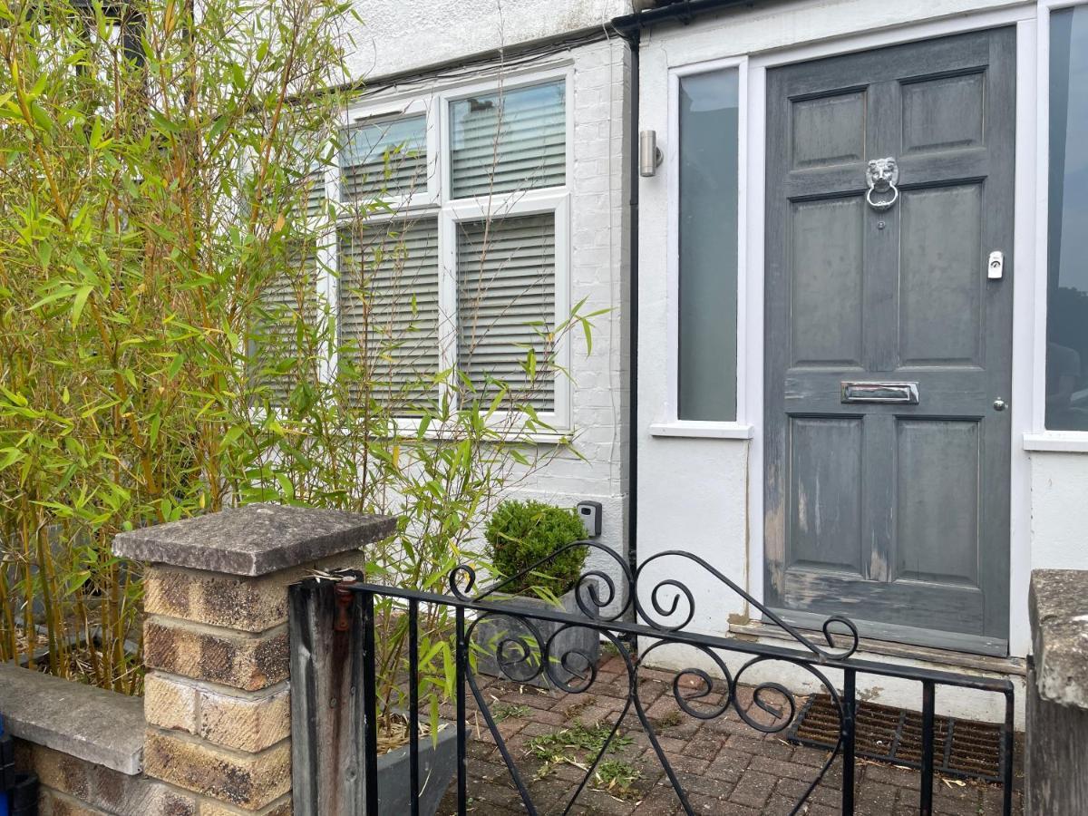 Pensión Entire House Floor Perfect For Couples & Freelancers - Available For Single Too Londres