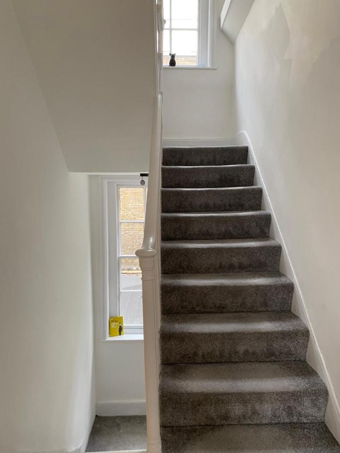 Bright & Spacious 2-Bed, 2-Bath In The Heart Of Central London - Whole Apartment