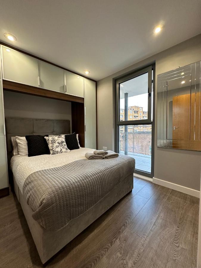 Modern 3 Bed Flat With Private Terrace In Shoreditch Appartement Londen