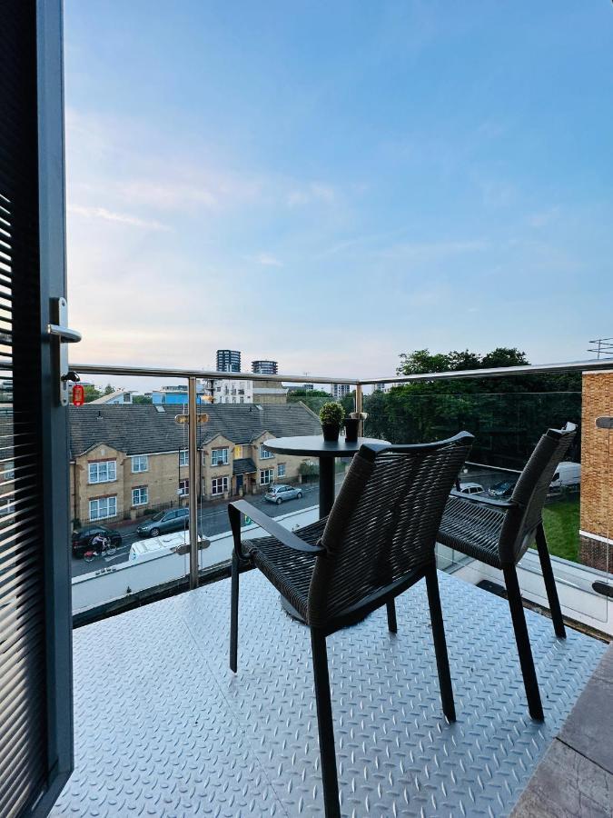 Modern 3 Bed Flat With Private Terrace In Shoreditch * Londen