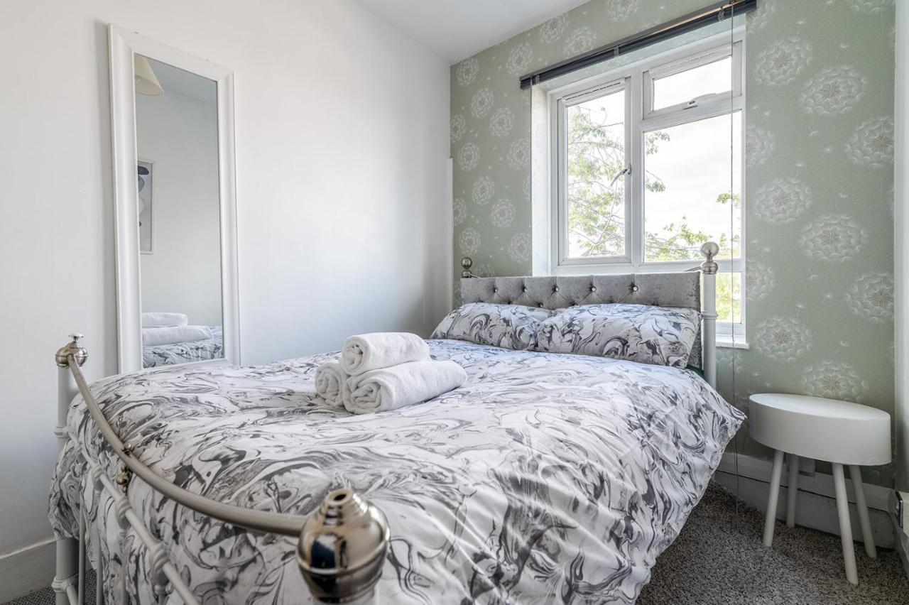 Apartamento Astonishing Two Bedroom In Nelson Londres