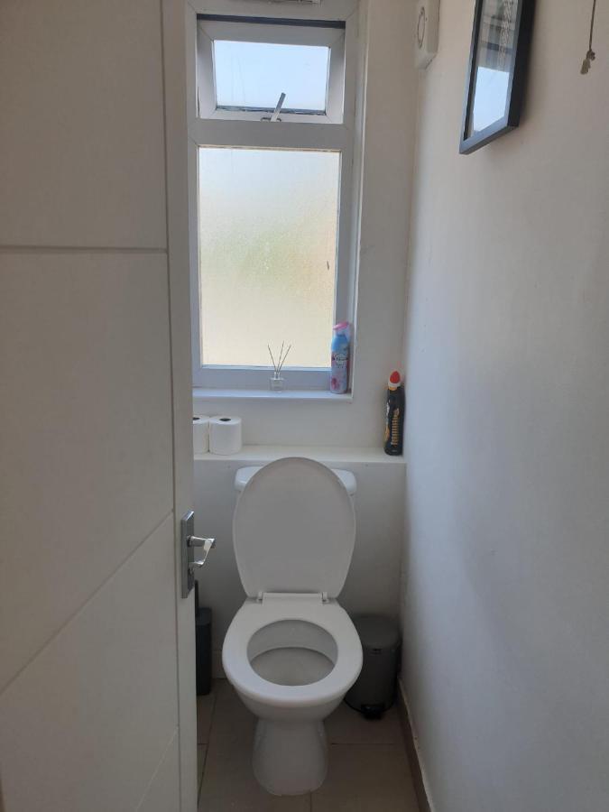 Stylish 4 Bedroom Flat *
