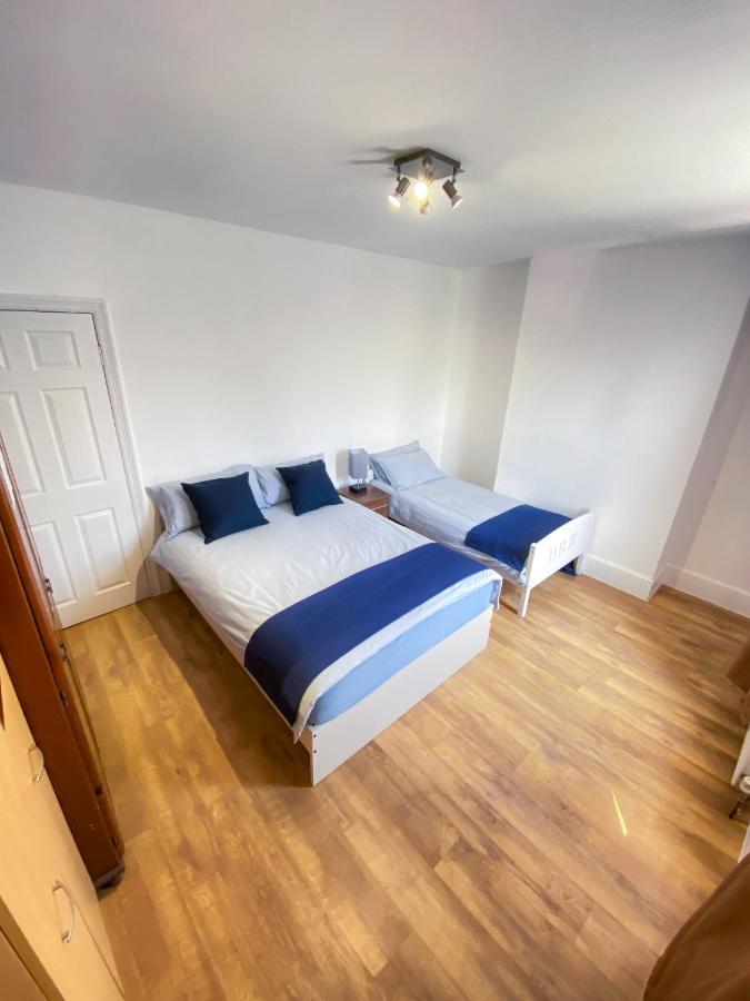 4 Bedroom House Parking & Garden Near Central Londen