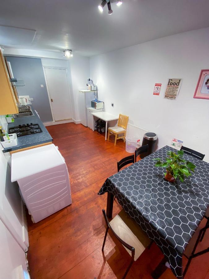 4 Bedroom House Parking & Garden Near Central * Londen