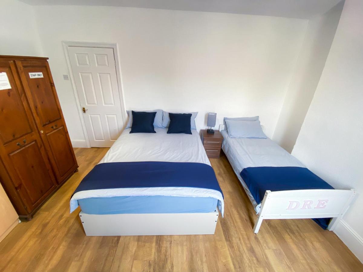4 Bedroom House Parking & Garden Near Central Londen