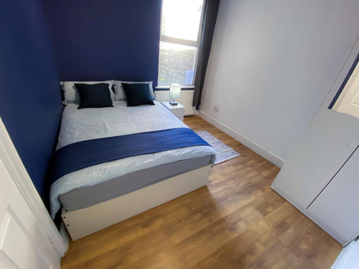 4 Bedroom House Parking & Garden Near Central * Londen