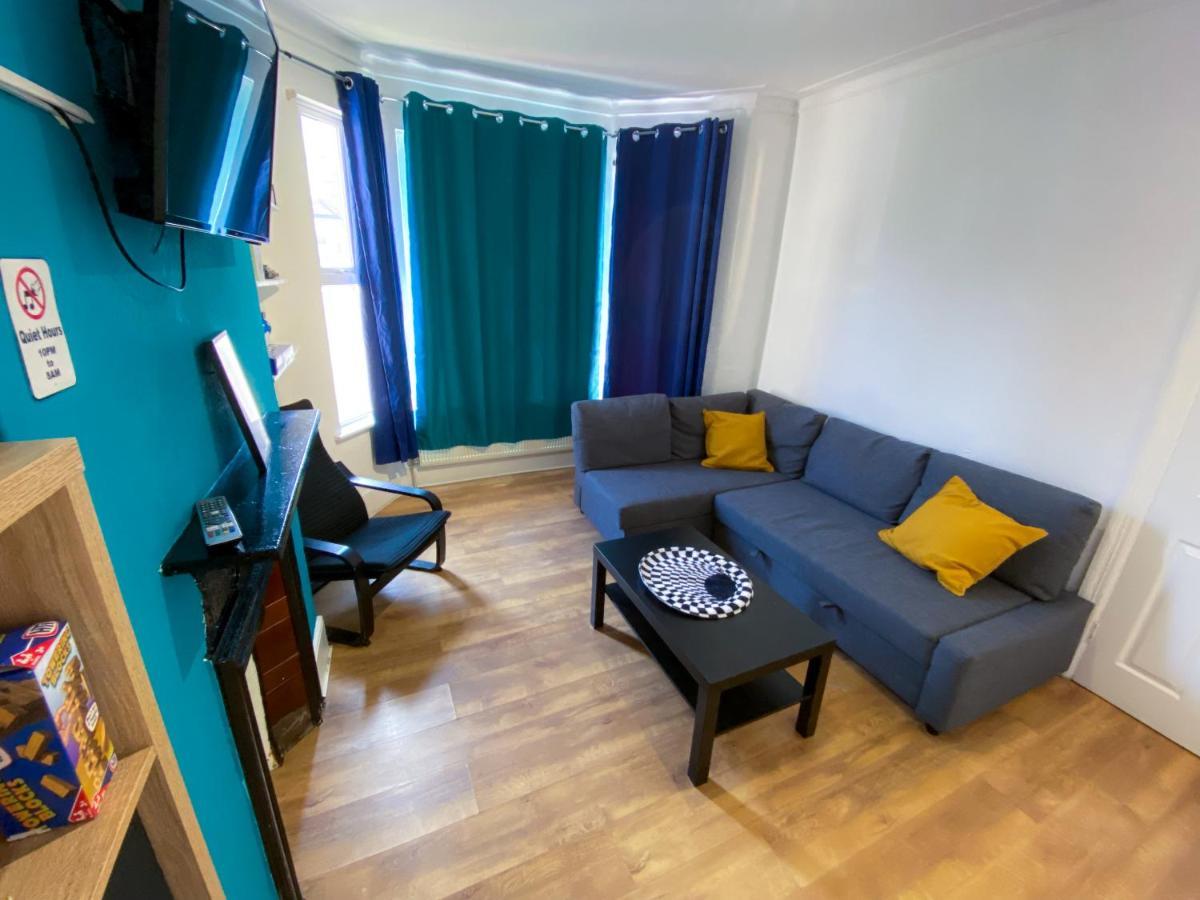 Vakantiehuis 4 Bedroom House Parking & Garden Near Central *