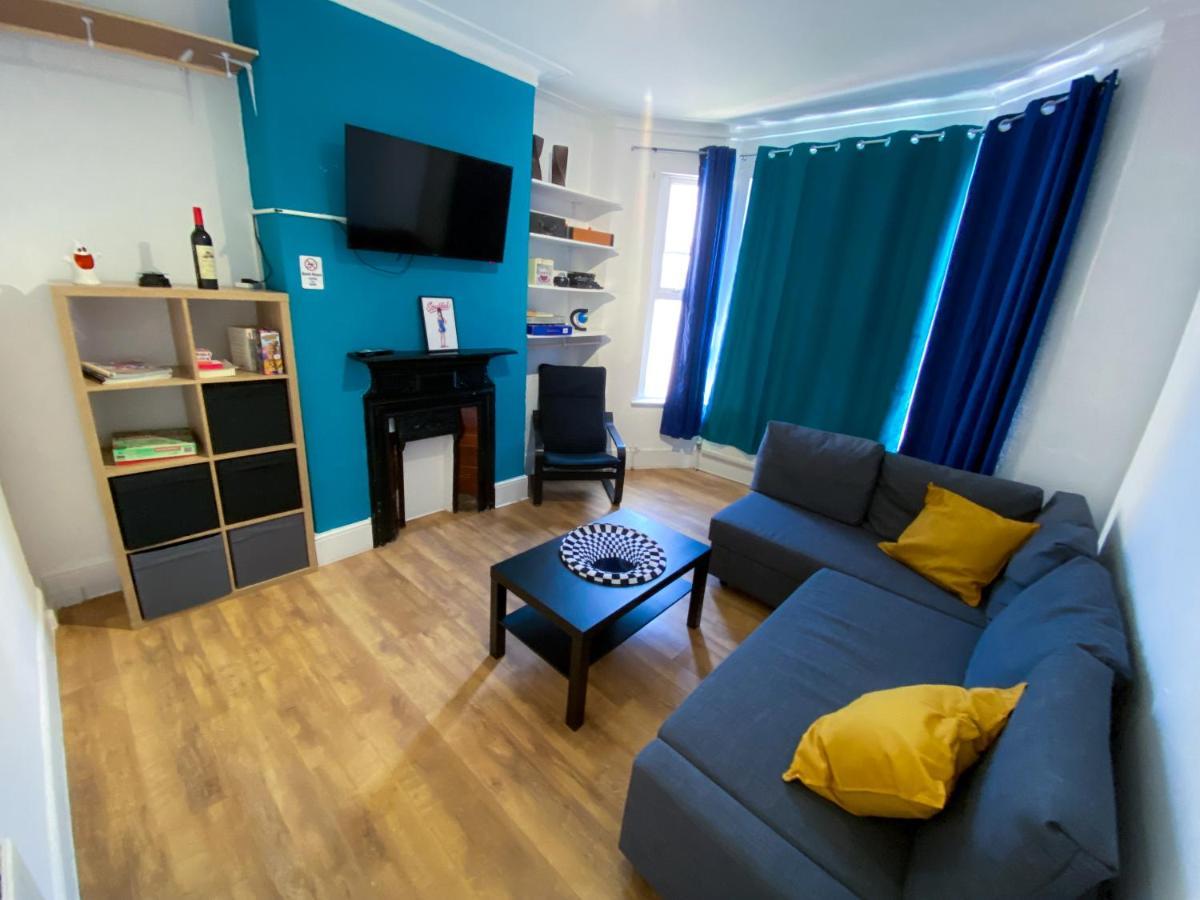 4 Bedroom House Parking & Garden Near Central * Londen