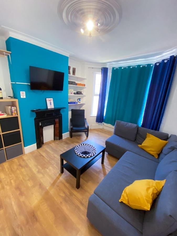 Vakantiehuis 4 Bedroom House Parking & Garden Near Central