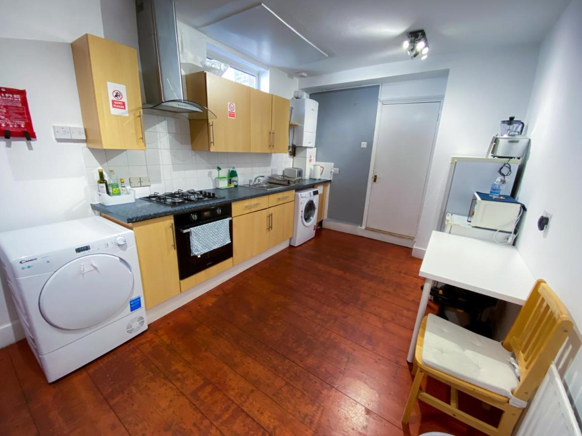 Vakantiehuis 4 Bedroom House Parking & Garden Near Central *