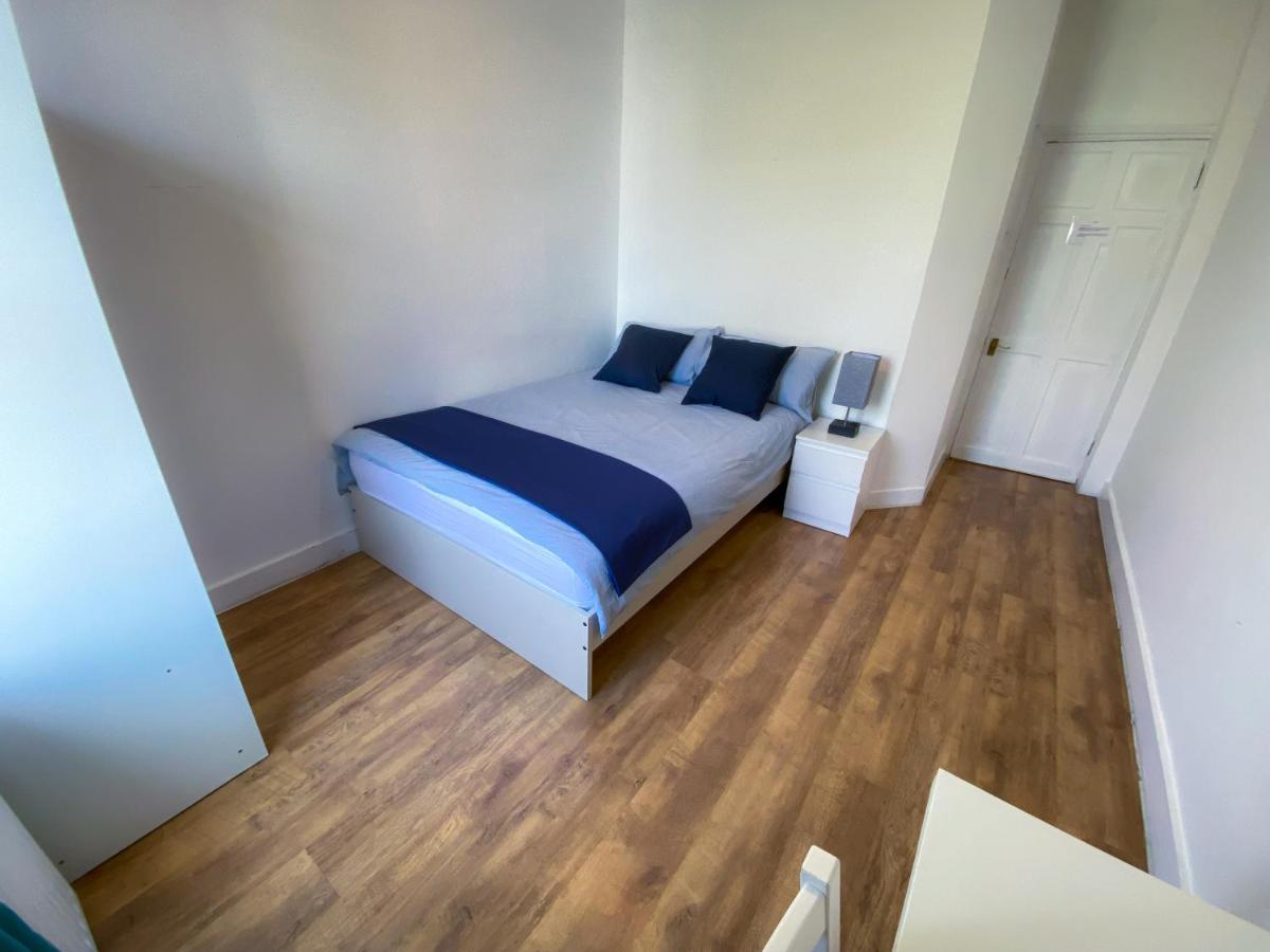 Vakantiehuis 4 Bedroom House Parking & Garden Near Central *