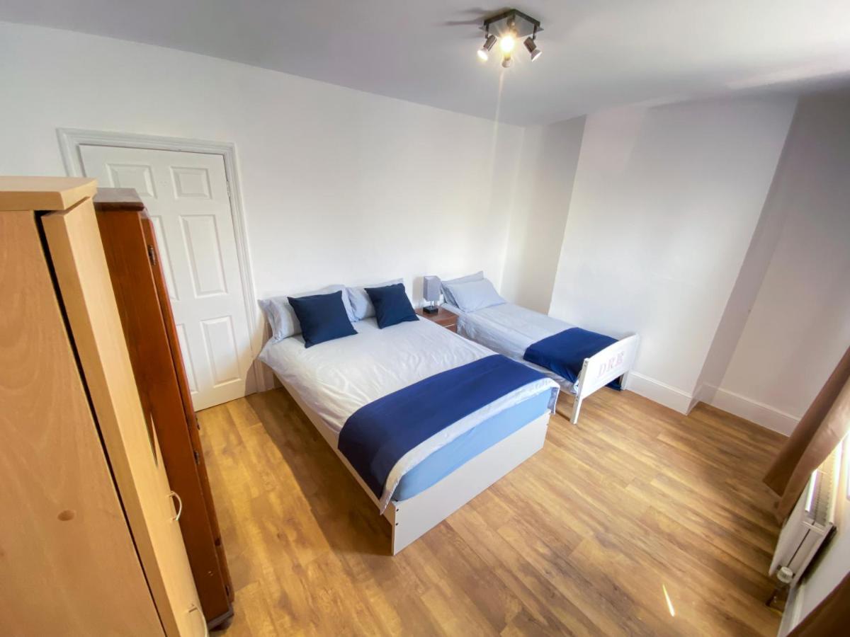4 Bedroom House Parking & Garden Near Central * Londen