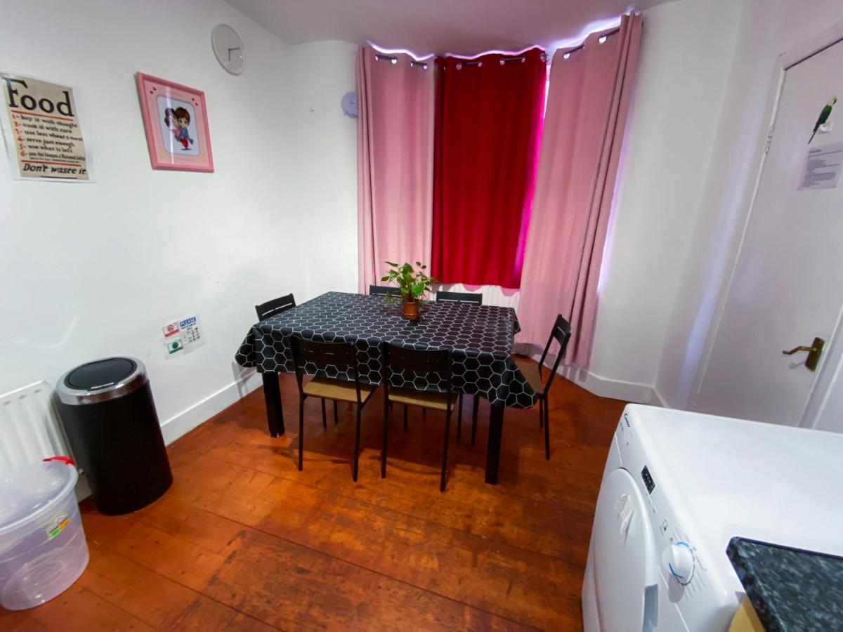 4 Bedroom House Parking & Garden Near Central * Londen