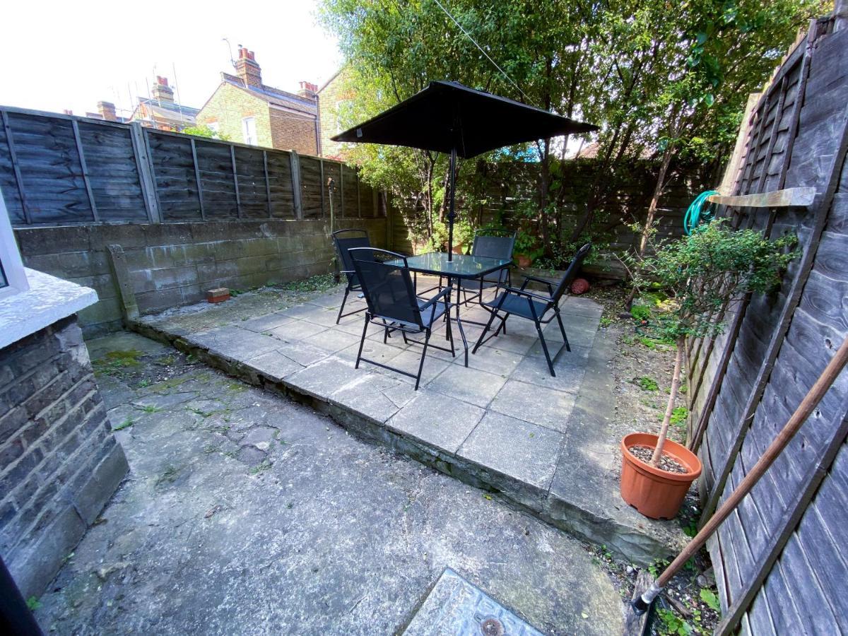 4 Bedroom House Parking & Garden Near Central Vakantiehuis Londen