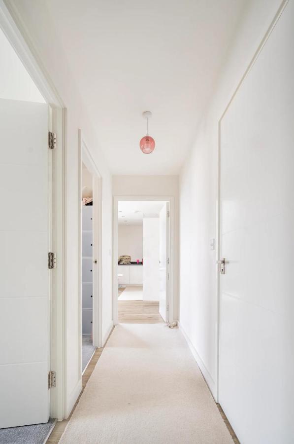 Sunny Luxury Skyline Flat Near Alexandra Palace, Tottenham Stadium & Drumsheds * London