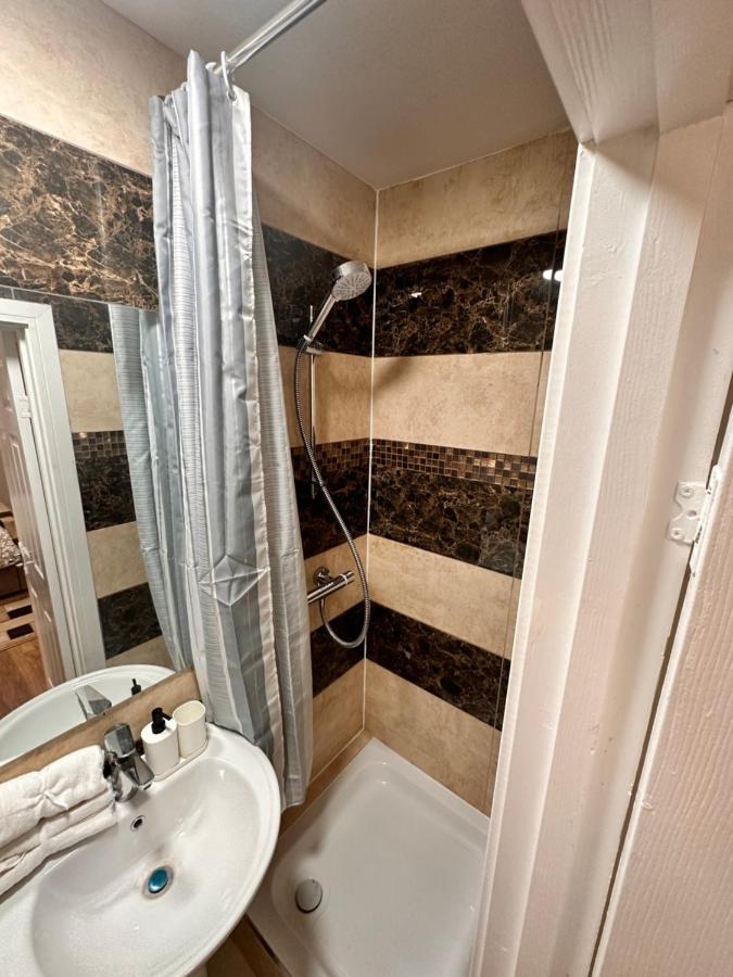 Pensión Canary Wharf Single Double And En-suite *