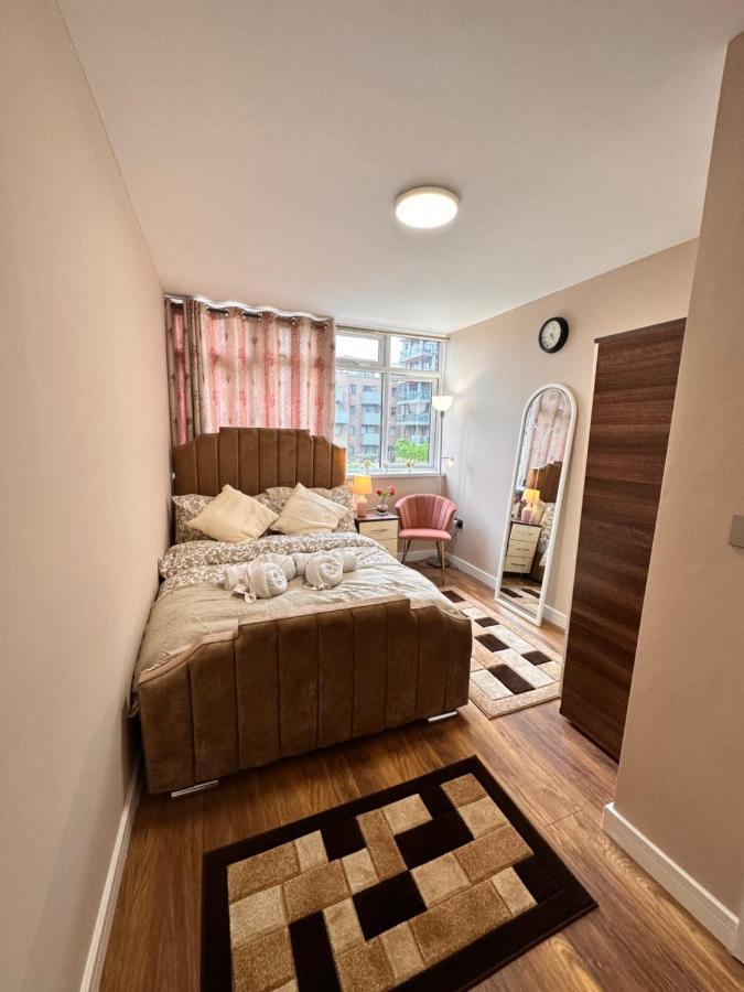 Pensión Canary Wharf Single Double And En-suite *