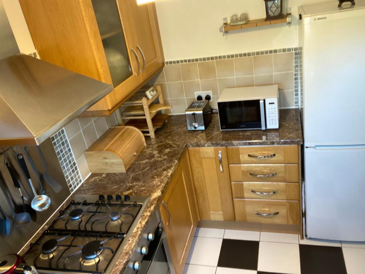 Beautiful 2 Bedroom & Balcony Flat In Apartamento