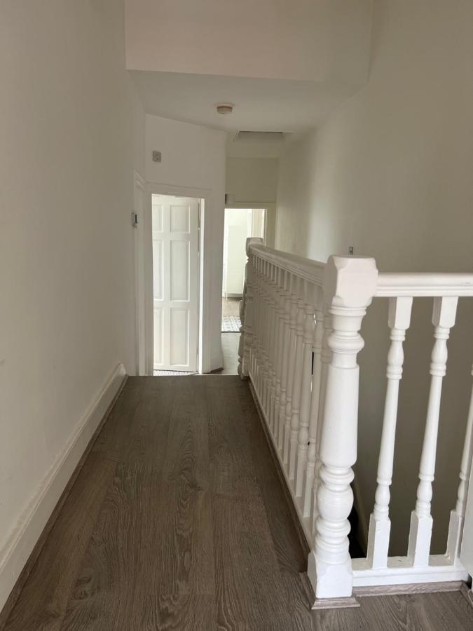 Apartment Bright And Stylish 2 Bedroom First Floor Flat *