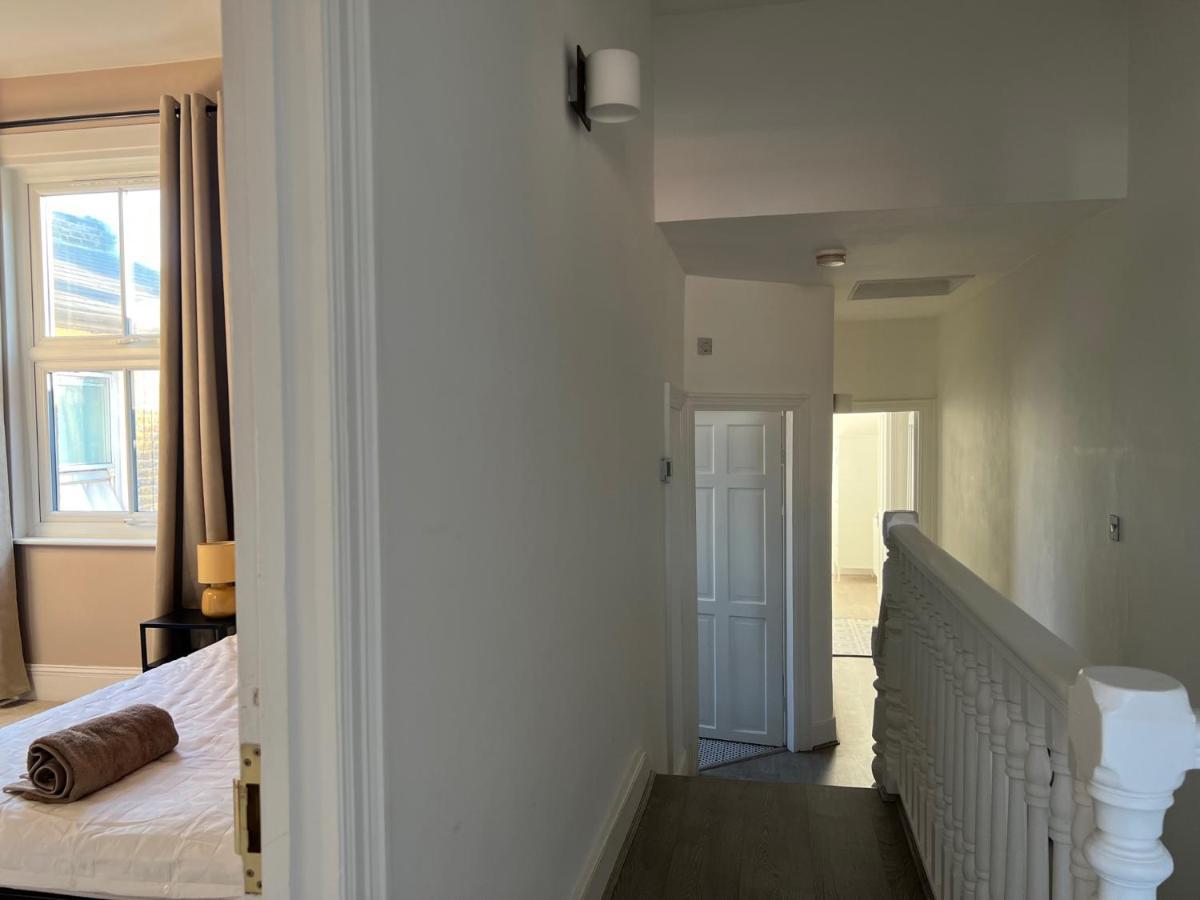 Apartment Bright And Stylish 2 Bedroom First Floor Flat London