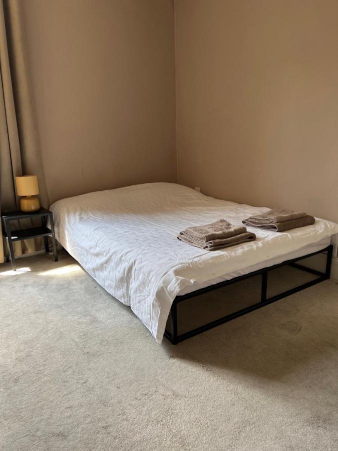 Apartment Bright And Stylish 2 Bedroom First Floor Flat *