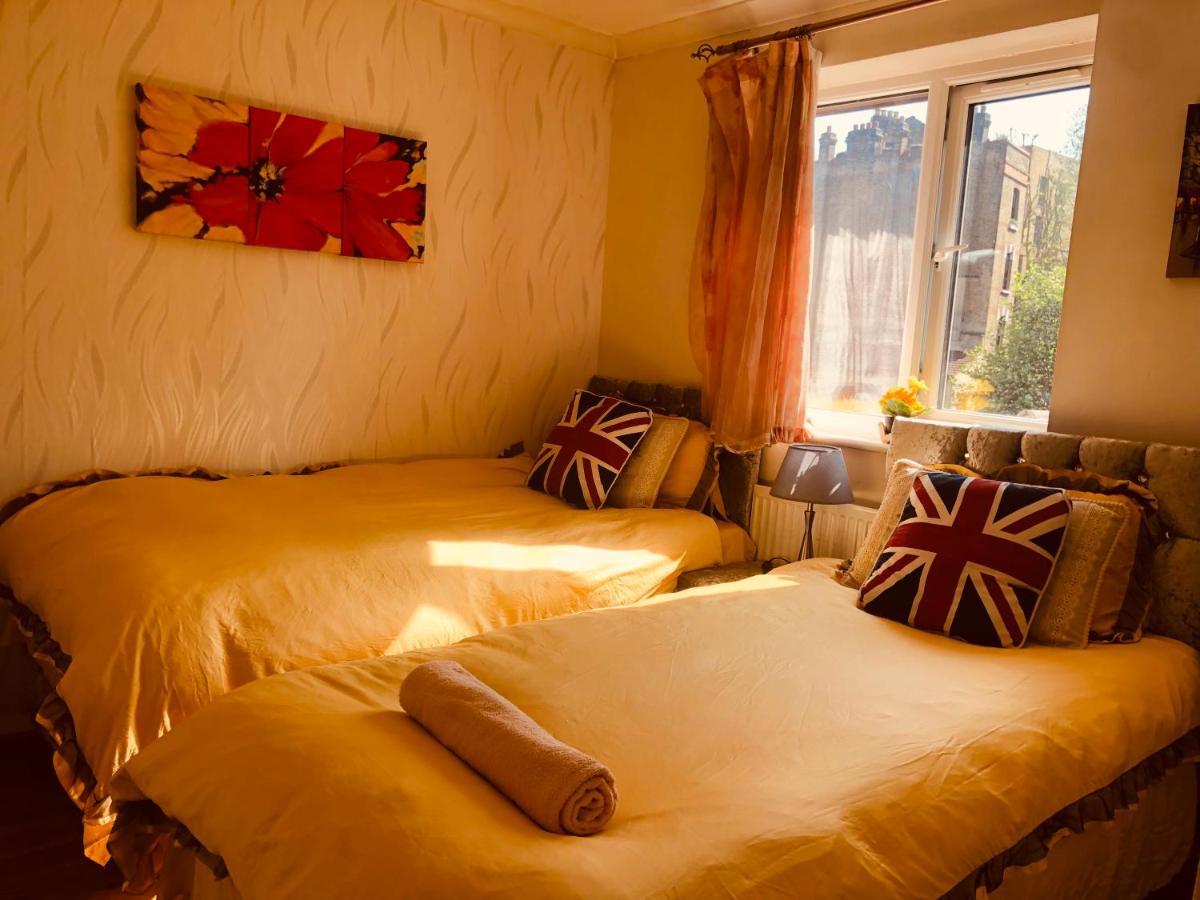 Casa de férias Cheerful 4 Bedroom House With Garden Free Parking Londres