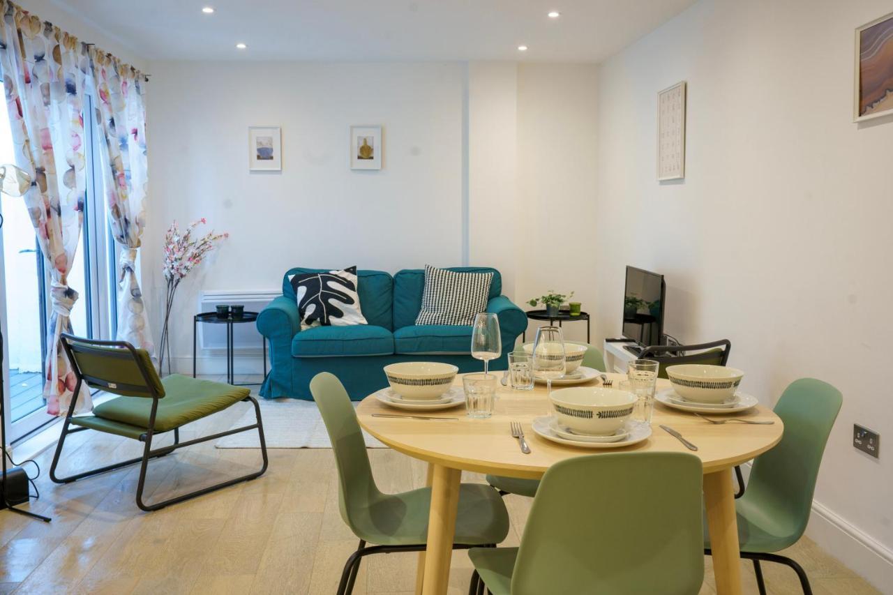 Gorgeous New 2 Bed Flat - 2 August House * London