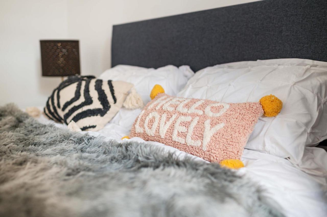 Bright & Spacious 2-Bed, 2-Bath In The Heart Of Central London - Whole Apartment Londen