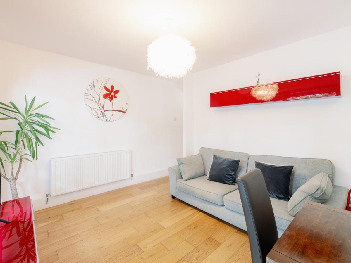 Spacious Flat In South With Balcony - Pass The Keys Appartement