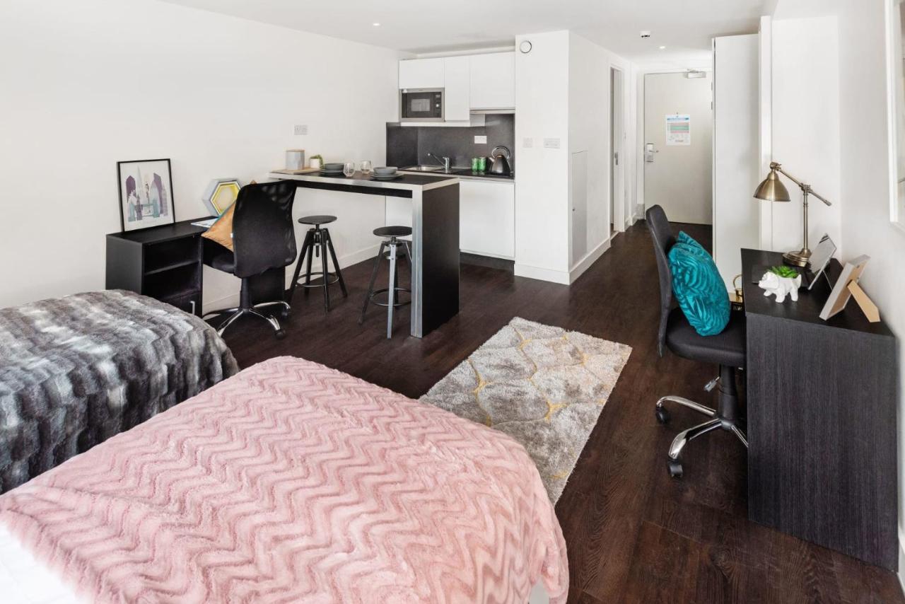 Cosy And At Chapter Aldgate In Appartement *