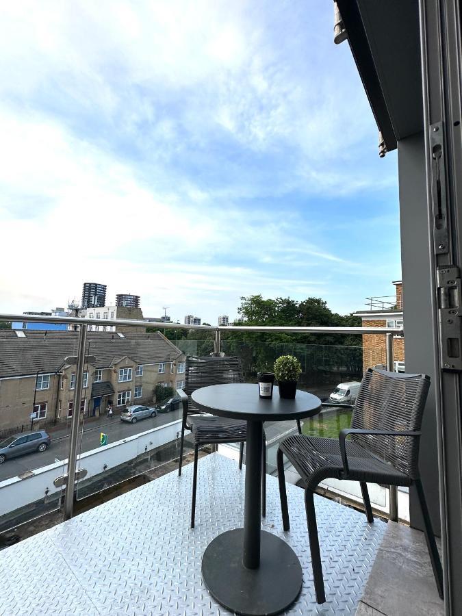 Modern 3 Bed Flat With Private Terrace In Shoreditch * Londen