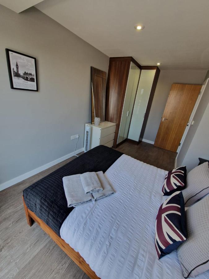 Modern 3 Bed Flat With Private Terrace In Shoreditch Appartement Londen