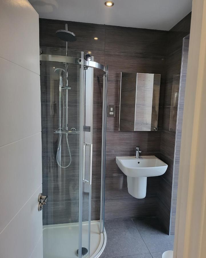 Appartement 2 Bedrooms 2 Baths, 3 Toilets Excel And City Airport O2 Sleeps Up To 5,