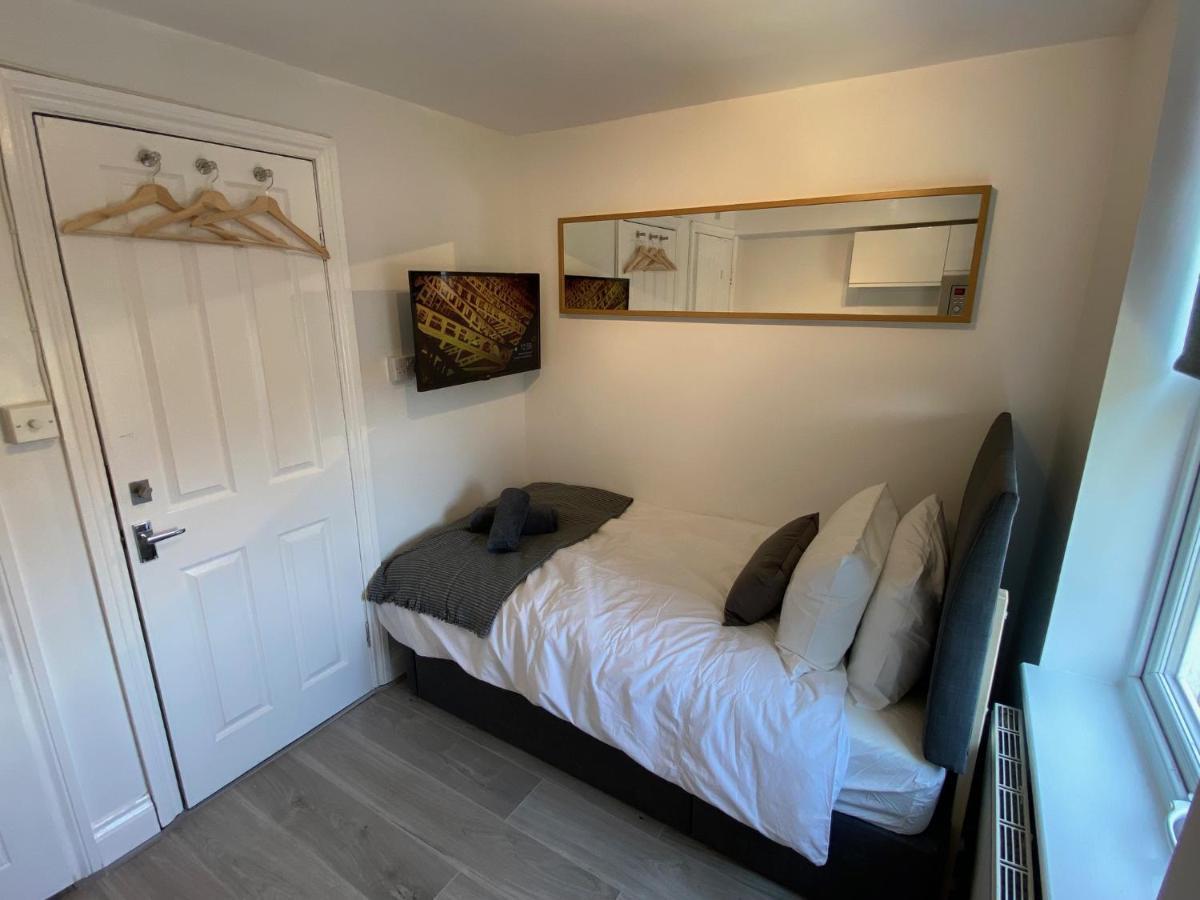 Very Close To Line Underground Shepherds Bush And Westfield Newly Refurbished Apartamento Londres