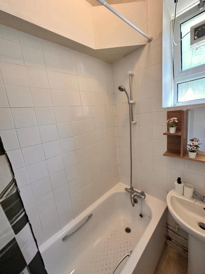 2 Amazing Double In Whitechapel Guest house