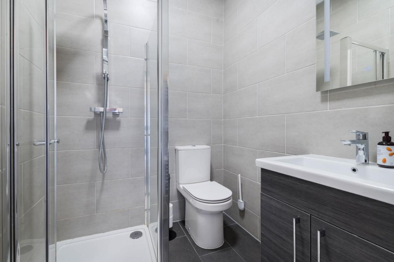Appartement Bright & Spacious 2-Bed, 2-Bath In The Heart Of Central London - Whole Apartment Londen