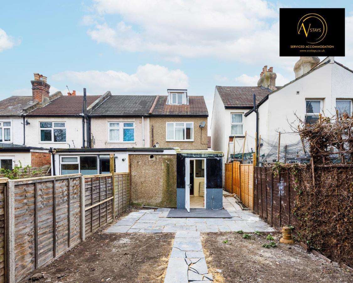 2 Bedroom House By Av Stays Short Lets Croydon With Free Wi-fi Vakantiehuis *