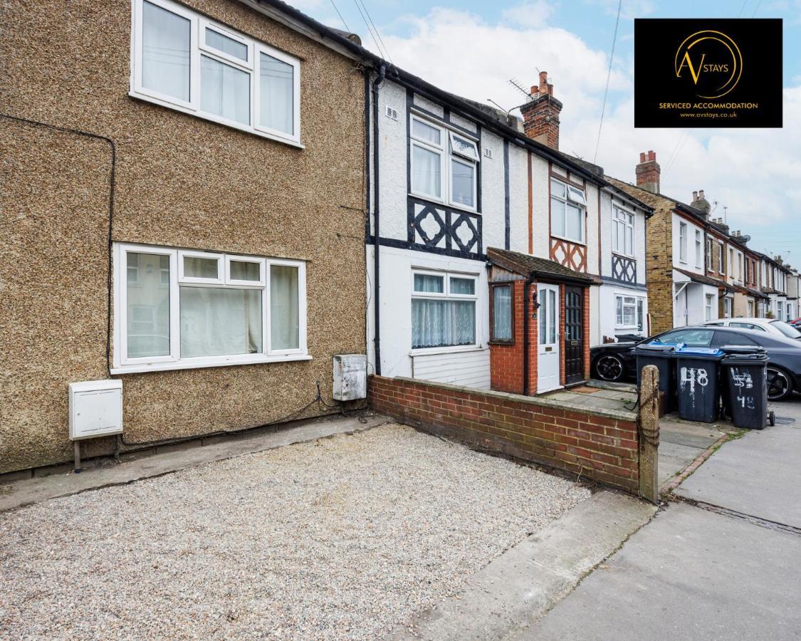 2 Bedroom House By Av Stays Short Lets Croydon With Free Wi-fi * Londen