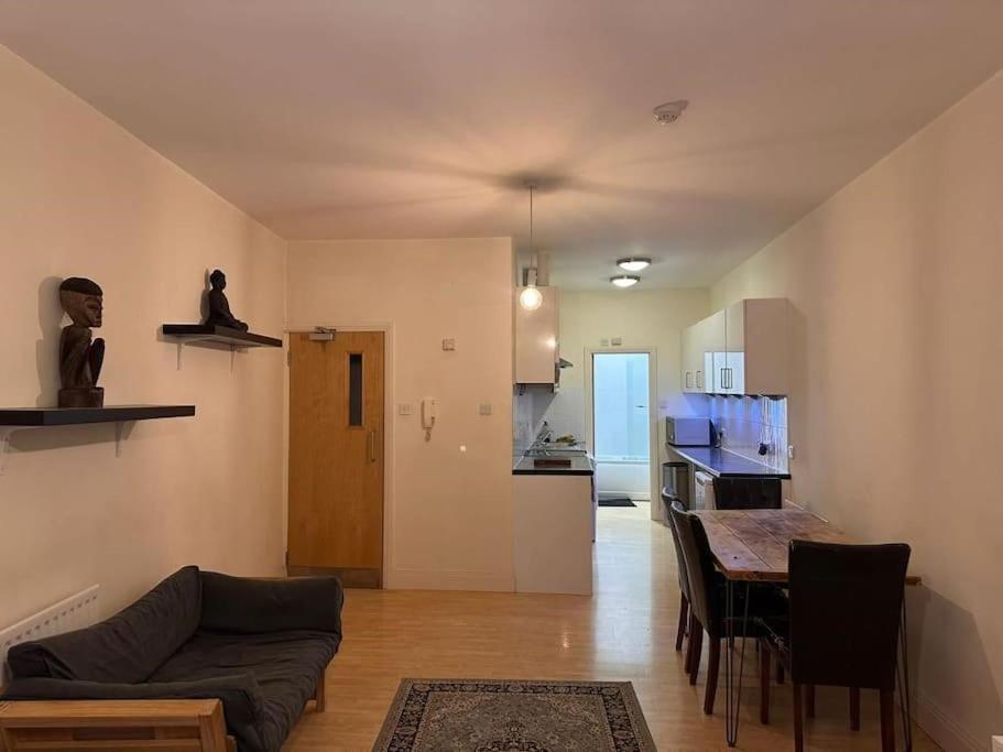 Studio Flat In Central