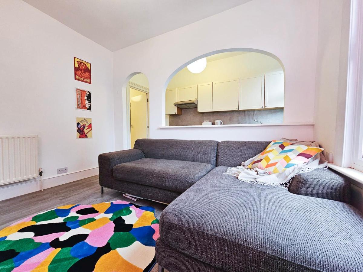 Brixton Flat Walk To O2 Academy & Clapham High St *