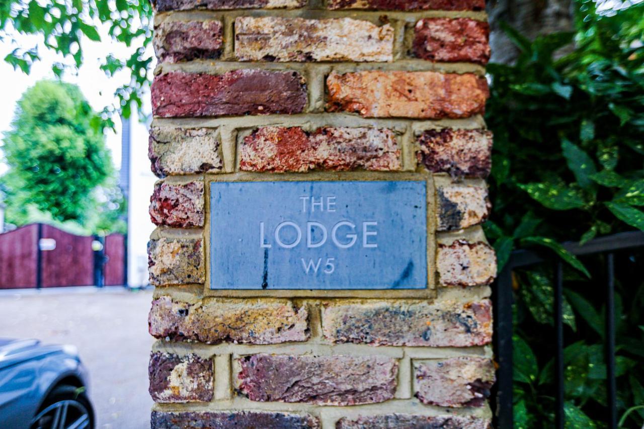 Artsy Serviced - Ealing * London