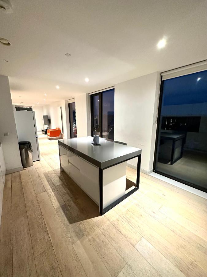 Penthouse 1 Bedroom Apartment *